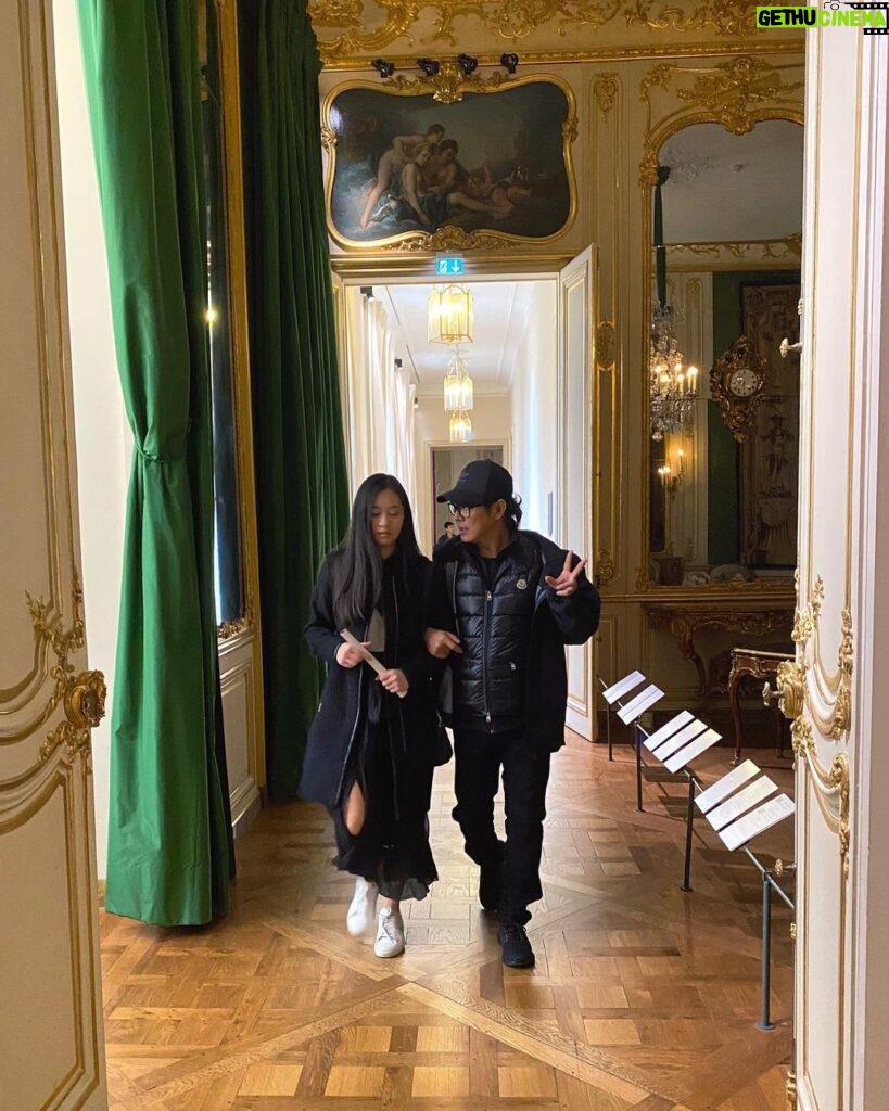 Jet Li Instagram - My daughters love to go to museums, so this time I went to the Louvre with Jada. #louvre #parisfrance Musée du Louvre