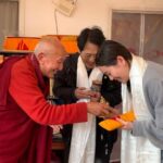 Jet Li Instagram - I last saw Nubpa Rinpoche 11 years ago at my home in Singapore. Time flies and he is now 81 years old. Recently, I brought my daughter to meet him in Nepal. He always has such a radiant smile that reminds me of the sun. The warmth from his presence stayed with me for a long time.