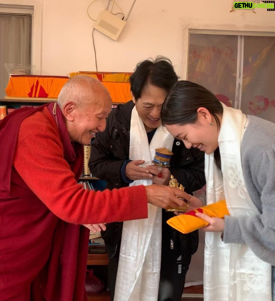 Jet Li Instagram - I last saw Nubpa Rinpoche 11 years ago at my home in Singapore. Time flies and he is now 81 years old. Recently, I brought my daughter to meet him in Nepal. He always has such a radiant smile that reminds me of the sun. The warmth from his presence stayed with me for a long time.