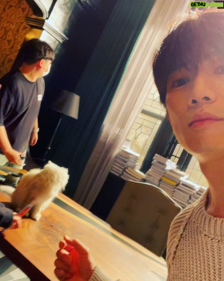 Ji Sung - 300.4K Likes - #악마판사