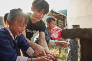 Ji Sung Instagram - #UNICEF #SchoolForAsia #KingdomOfBhutan 🌈