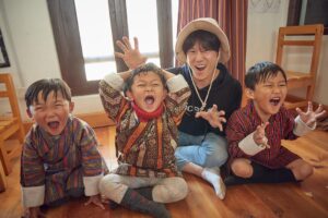 Ji Sung Instagram - #UNICEF #SchoolForAsia #KingdomOfBhutan 🌈