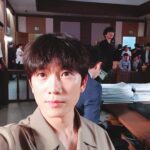 Ji Sung Instagram - #의사요한 #조수원감독님 #지성 저의 얼굴 뒤에 안경쓰시고 일어서 계신 분이 우리 감독님!! ^^고생 많으셨습니다. 사랑해요.❤️ 2019. 9. 7