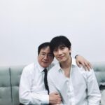 Ji Sung Instagram - #의사요한 #임동진선생님 #지성 드라마”왕의 여자” 이후.. 16년만에 다시 뵙게 된 선생님! 비록 짧은 만남이었지만 저에겐 너무나도 소중한 시간이었습니다. 마지막 인사도 제대로 못 드렸습니다. 선생님! 오래오래 건강하세요. ❤️