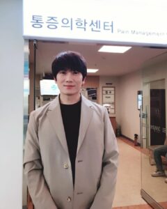 Ji Sung Instagram - #차요한 #의사요한 2019. 9. 7 모든 촬영을 끝내고.. 원방세트