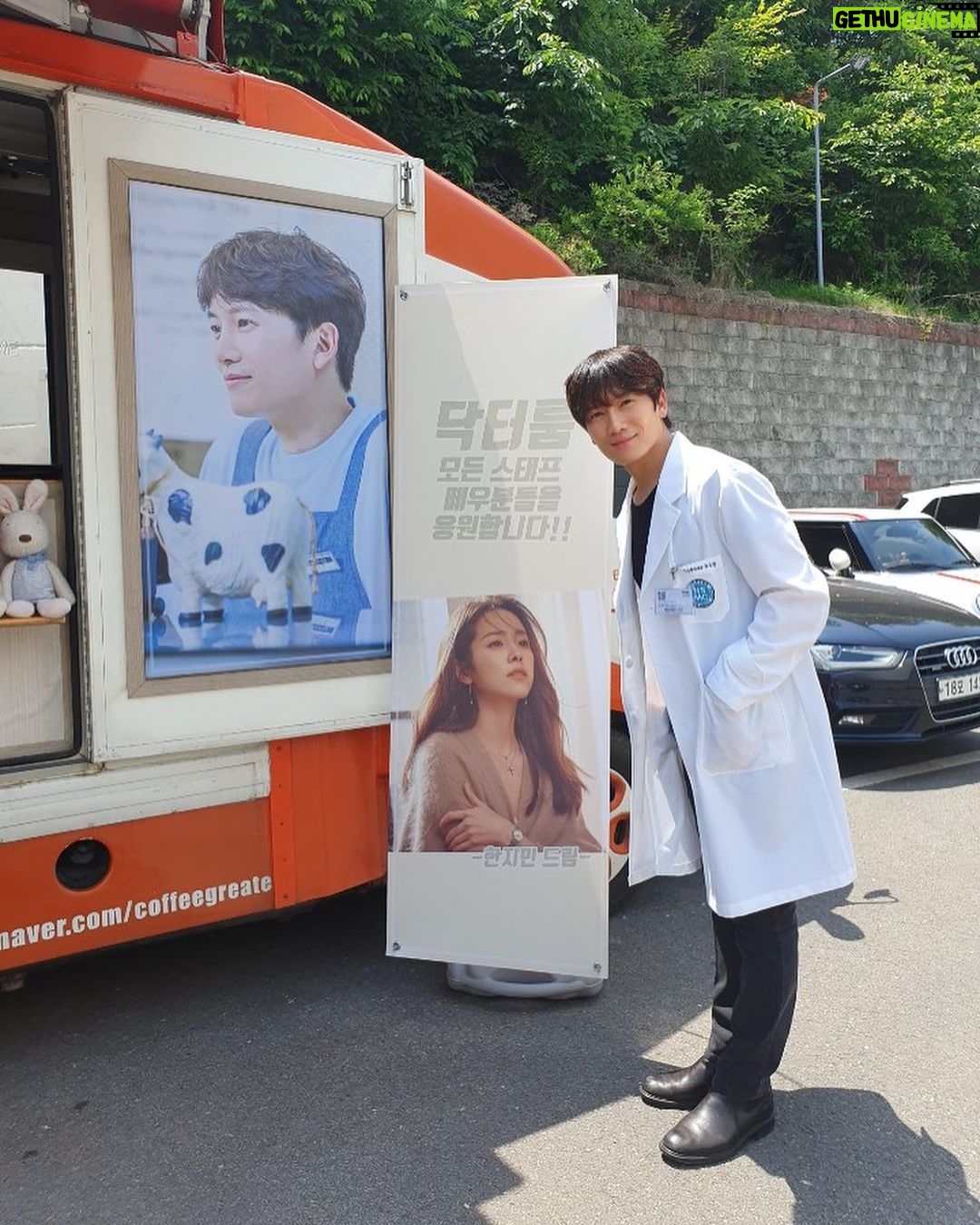 Ji Sung - 145.3K Likes - #openyoureyes #지성 #한지민 지민아! 보고싶어~~^^ Thank you so much!!