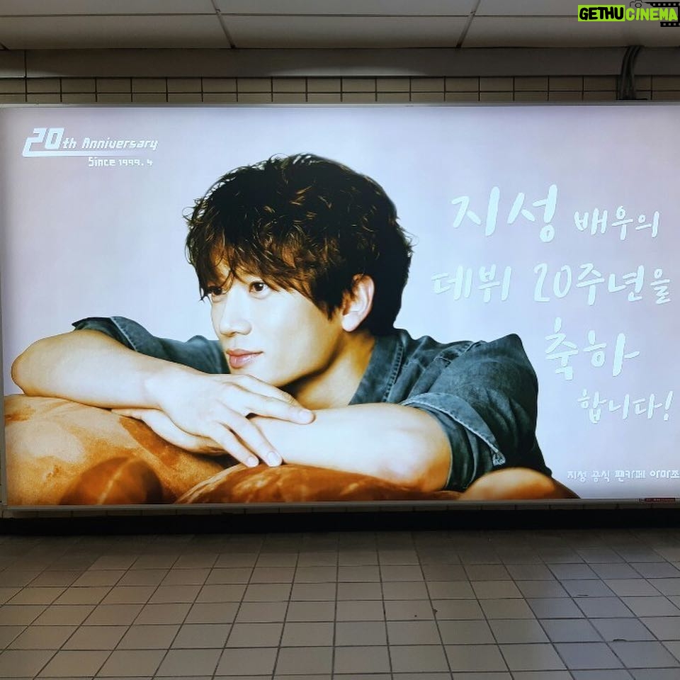 Ji Sung Instagram - #아마조네스 #지성 #the20th 넘 고맙고, 진심 행복해. ^^ 이번에도 좋은 작품 만들어서 여러분과 함께 할께요. 따뜻한 사랑 고마워~ ^^❤️