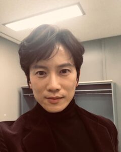 Ji Sung Instagram - #지성 새해 복 많이 받으세요. 여러분! ❤️❤️❤️❤️❤️❤️❤️❤️❤️❤️❤️ SBS 프리즘타워