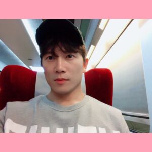 Ji Sung Instagram - #명당 #지성 대구부산무대인사 마치고 돌아가는 기차 안!! 명당을 응원해주신 분들께 진심으로 감사드립니다.