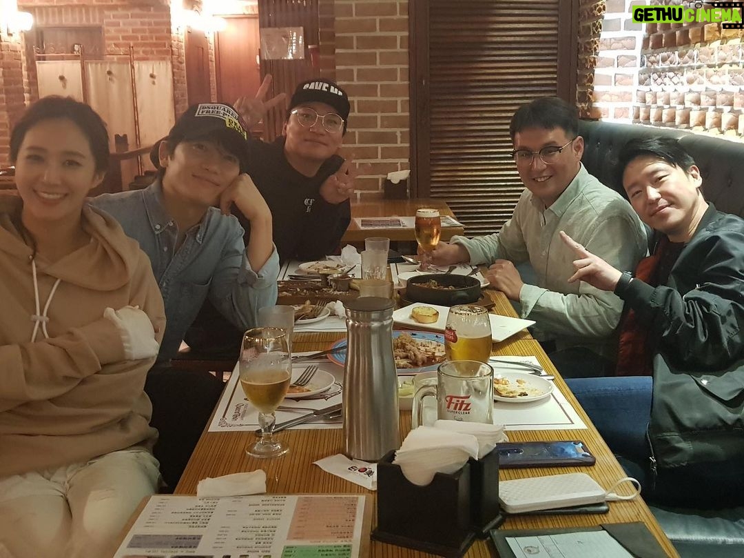 Ji Sung Instagram - #앙리할아버지와나 #존경하는이순재선생님 #권유리배우 #조재윤귀요미 #조영광 #피고인