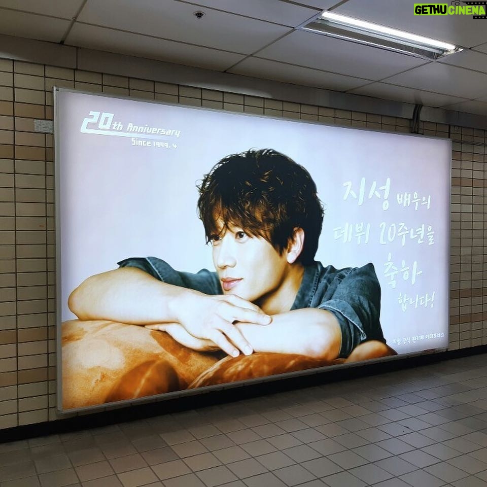 Ji Sung Instagram - #아마조네스 #지성 #the20th 넘 고맙고, 진심 행복해. ^^ 이번에도 좋은 작품 만들어서 여러분과 함께 할께요. 따뜻한 사랑 고마워~ ^^❤️