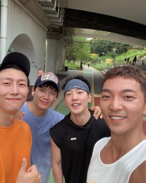 Ji Sung Instagram - #runtist 오랜만이야~ ❤️