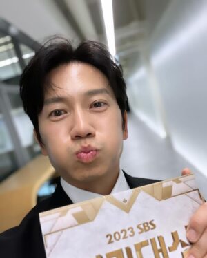 Ji Sung Instagram - 곧 만나요~ ❤️