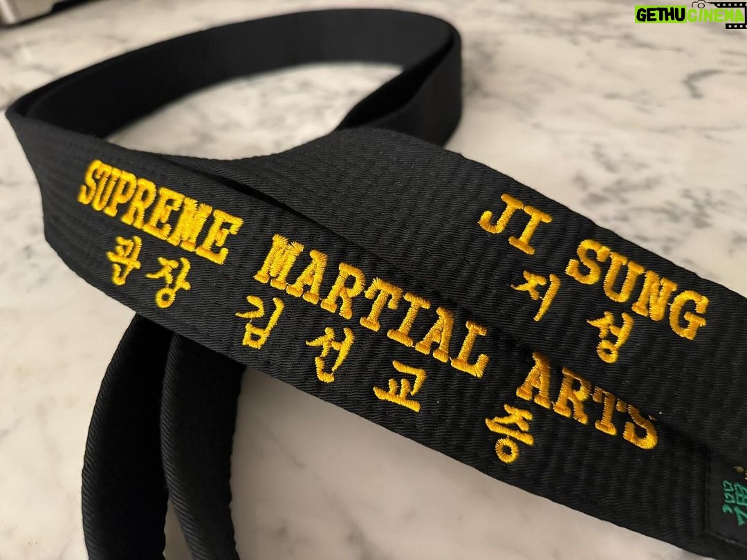 Ji Sung Instagram - #태권도 #지성 #보영 #지유 #우성 보영이랑~ 딸이랑~ 같이 시작한 태권도! Finally!! Black belt! ❤️
