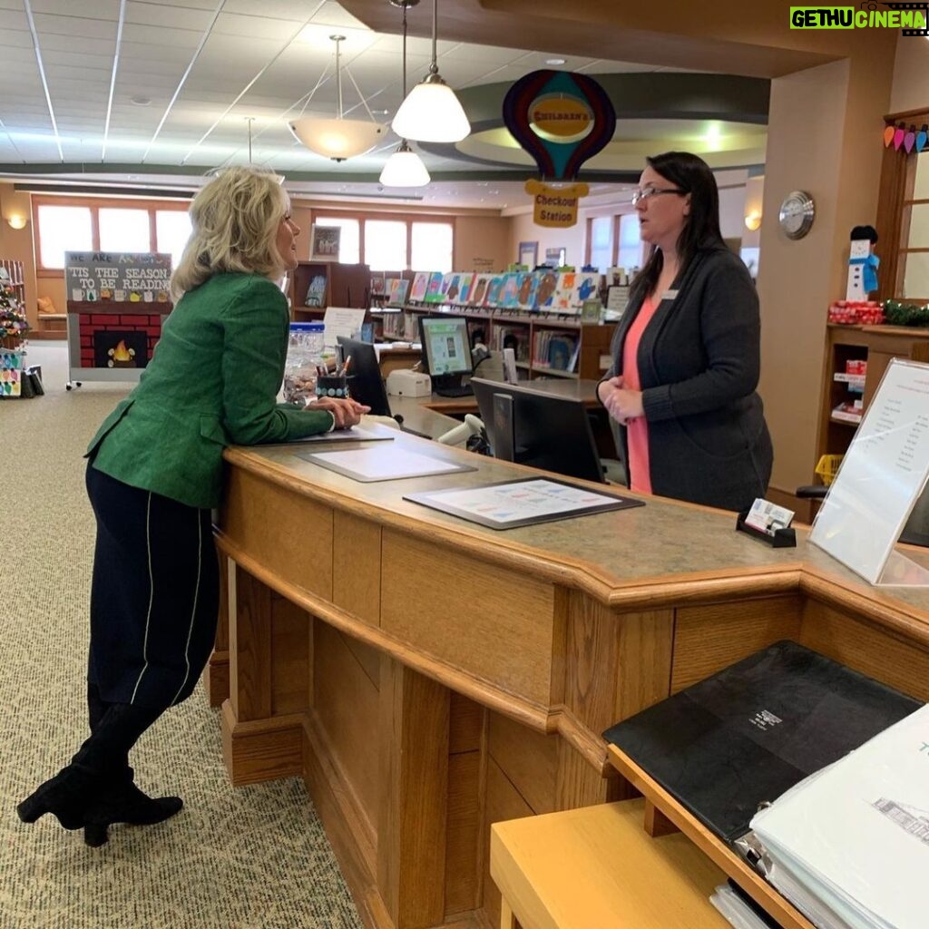 Jill Biden Instagram - Swapping book recommendations this morning at the library in Toledo! One of my favorite parts of campaigning has been adding to my reading list with help from readers all over the country. Toledo Iowa Public Library