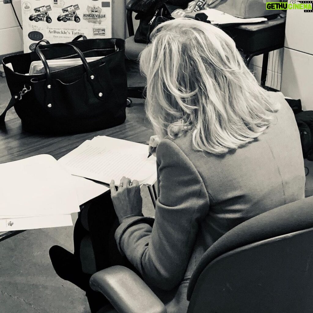 Jill Biden Instagram - It may be 72 days to the #IACaucus, but it’s only 18 days until finals. Good thing teachers know how to multitask! Knoxville High School