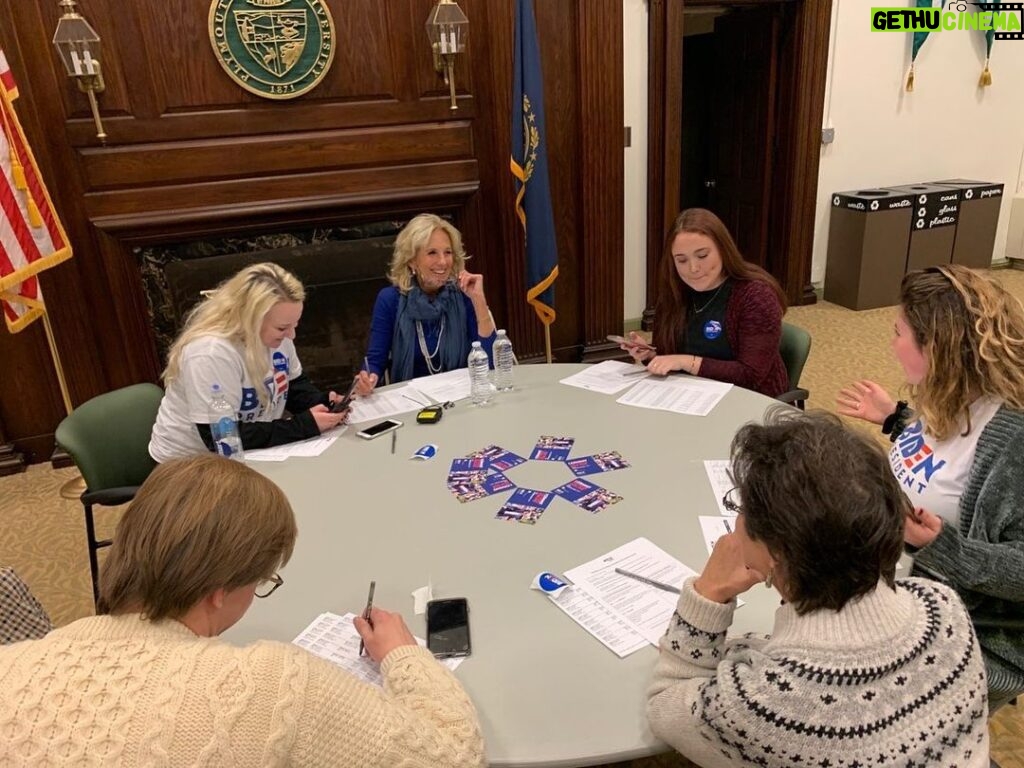 Jill Biden Instagram - Grassroots organizing is at the heart of this campaign. Thank you all for coming out to @PlymouthState to phonebank 📞 for #TeamJoe! #NHpolitics Plymouth State University