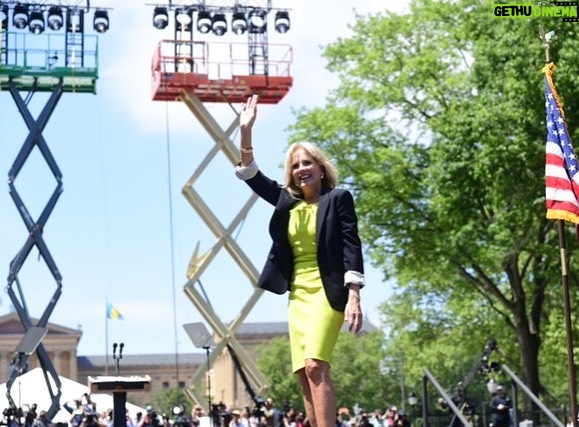 Jill Biden Instagram - PHL the love today! Thank you PHILADELPHIA. No matter where I go, I will always and forever be a PHILLY GIRL! #TeamJoe