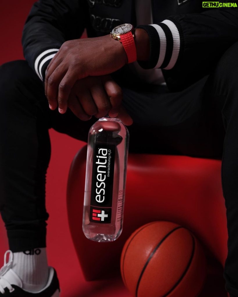 Jimmy Butler Instagram - Strictly business 😤 @jimmybutler #StopForNothing #OverachievingH2O