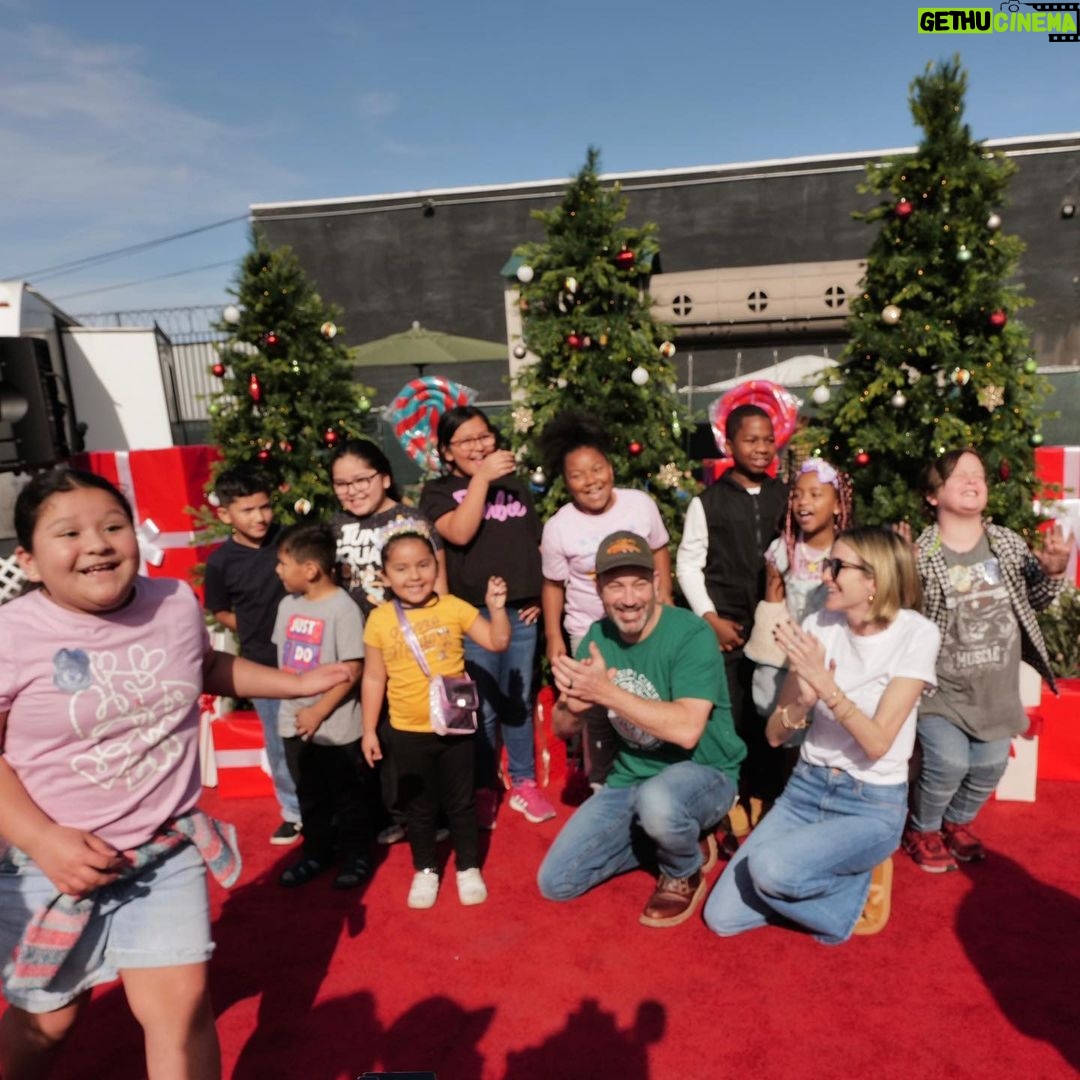 Jimmy Kimmel Instagram - THANK YOU to my great co-workers at @JimmyKimmelLive for volunteering at @StJosephCtr yesterday to bring food, gifts & holiday cheer to families who needed some. Thanks to @MayorOfLA Karen Bass & @VaLeciaAdamsKellum for showing up and supporting SOLA, A Safe Landing for Families to get children off the streets.