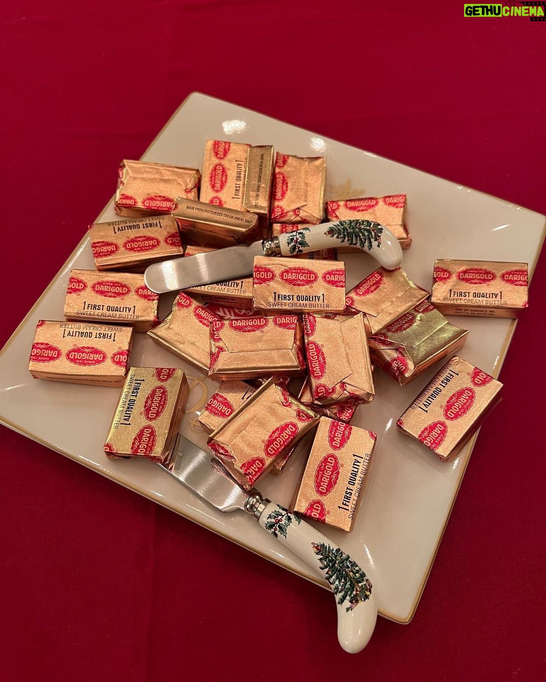 Jimmy Kimmel Instagram - nobody does Christmas like my Mom