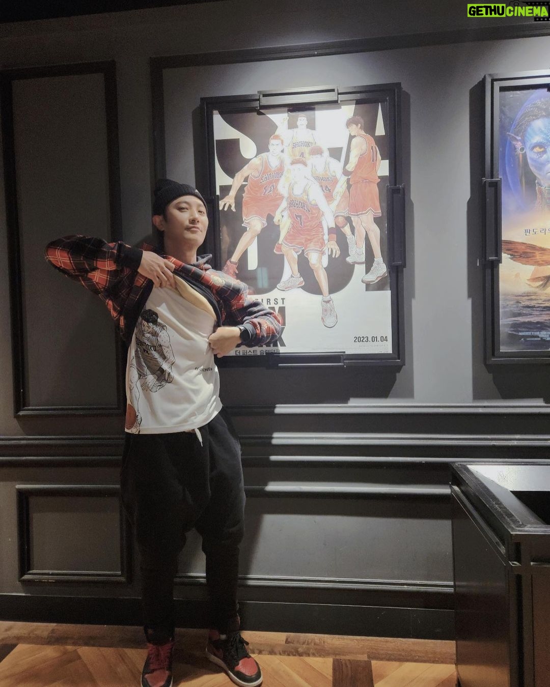 Jin Goo Instagram - . 드디어 본다.. 내 십대와 이십대의 설레임을 여전히 간직하고 시간여행.. 난 오늘 울 수도 있다 ⠀ Finally to watch.. My childhood memories:) I might cry perhaps haha ⠀ #슬램덩크극장판 #더퍼스트슬램덩크 #슬램덩크 #slamdunk