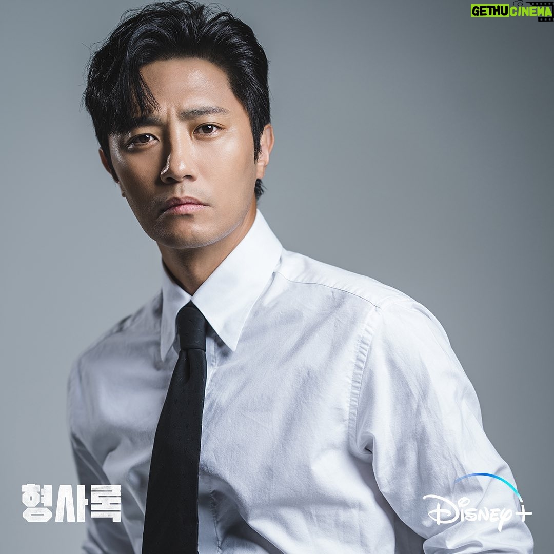 Jin Goo Instagram - . 많관부!!! ⠀ Enjoy it!! ⠀ 형사록!! ⠀ Shadow Detactive!! ⠀ #국진한 #형사록 #디즈니플러스 #shadowdetactive #disneyplus