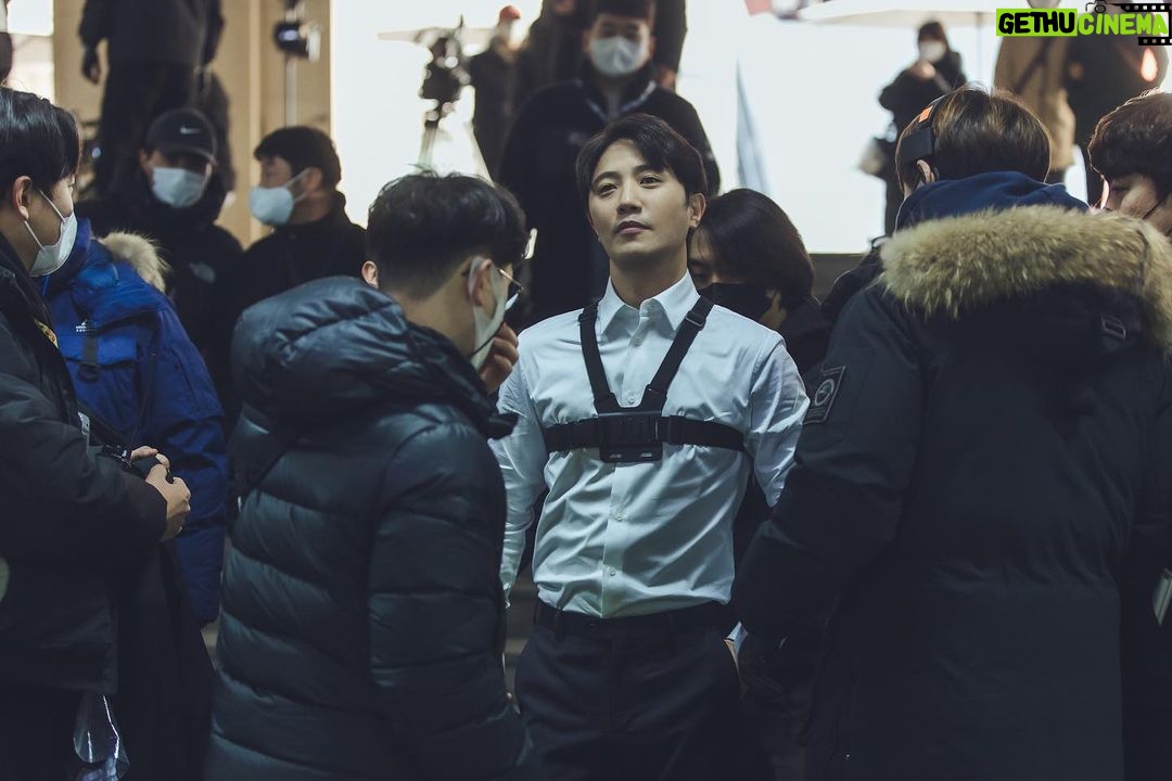 Jin Goo Instagram - . 잠시후 10시 30분!! ⠀ 그동안 시청해주신 모든 분들께 감사드립니다! 🙏 ⠀ #ocn #우월한하루 #goodbye