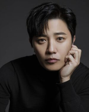 Jin Goo Instagram - with @varoent_official