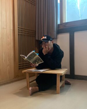 Jin Goo Instagram - 저는 군산에서 열심히 영화 촬영 중입니다^^
음~청 건조하네요~
Ma Bro JED~ 여러분~
모두모두 Cheer up!! Hang in there!!
#Dysfunct #불조심