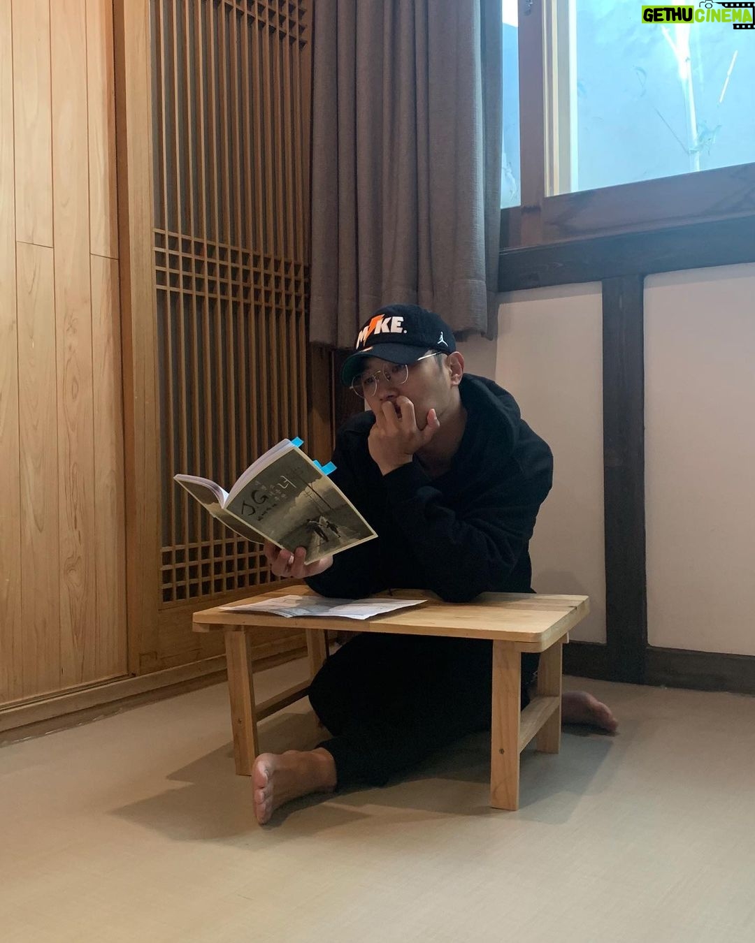 Jin Goo - 106.3K Likes - 저는 군산에서 열심히 영화 촬영 중입니다^^
음~청 건조하네요~
Ma Bro JED~ 여러분~
모두모두 Cheer up!! Hang in there!!
#Dysfunct #불조심