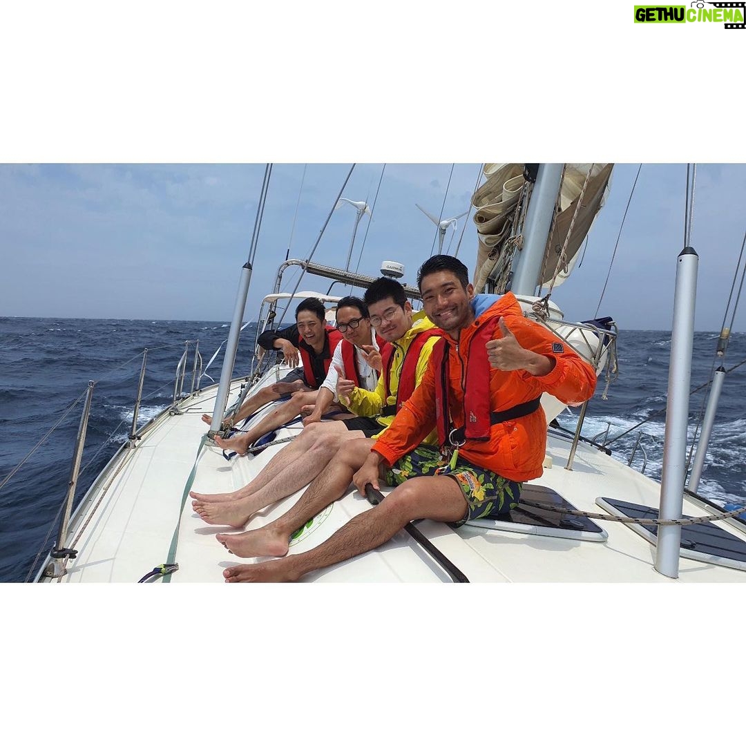 Jin Goo - 116.9K Likes - 코로나를 극복합시다
With #요트원정대
여러분들 시원하시라고 바다 사진 좀 올립니다ㅎㅎ