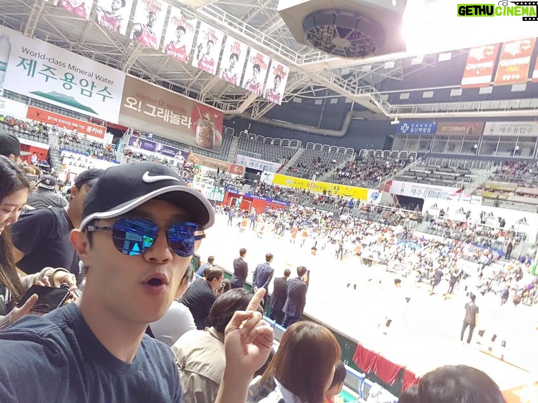 Jin Goo - 93.5K Likes - 오리온스 개막전!!
오리온스 화이팅!!
#이승현 #허일영 #김강선 #장재석 #Landry #Howard #이현민
전부 winner!!
