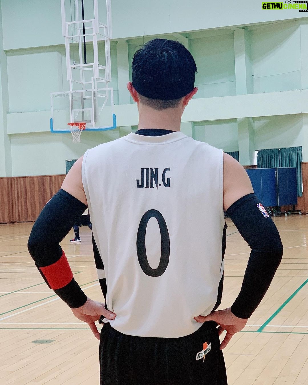 Jin Goo Instagram - #Guess who is #back ! #정말 좋아합니다 #농구가 하고 싶어요 #NBA #final #jordan #whynotzero02