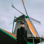 Jin Goo Instagram - 생애 첫 길거리 드로잉 #잔세스한스 에서 특별한 만남^^ #wouter 바우터라는 길거리 화가 친구와 인증샷!!! 잔세스한스의 풍차도 좋고, 그림도 좋지만 가장 나를 기분좋게 했던건 이 친구의 미소!! Thank you wouter~ @woutercorduwener Thank you for your smile^^