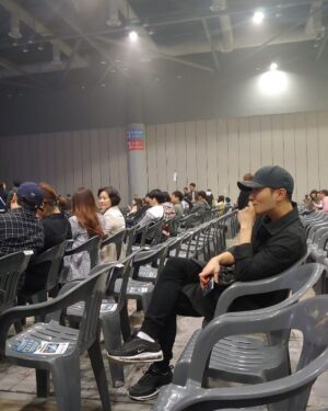 Jin Goo Instagram - #창정이형 #공연 여기는 #KINTEX #두근두근 
잠시 어린 시절, 그때로 돌아가서 즐기고 싶구나...
설렌다
형님 감사합니다
#JG #성공한갓창정덕후