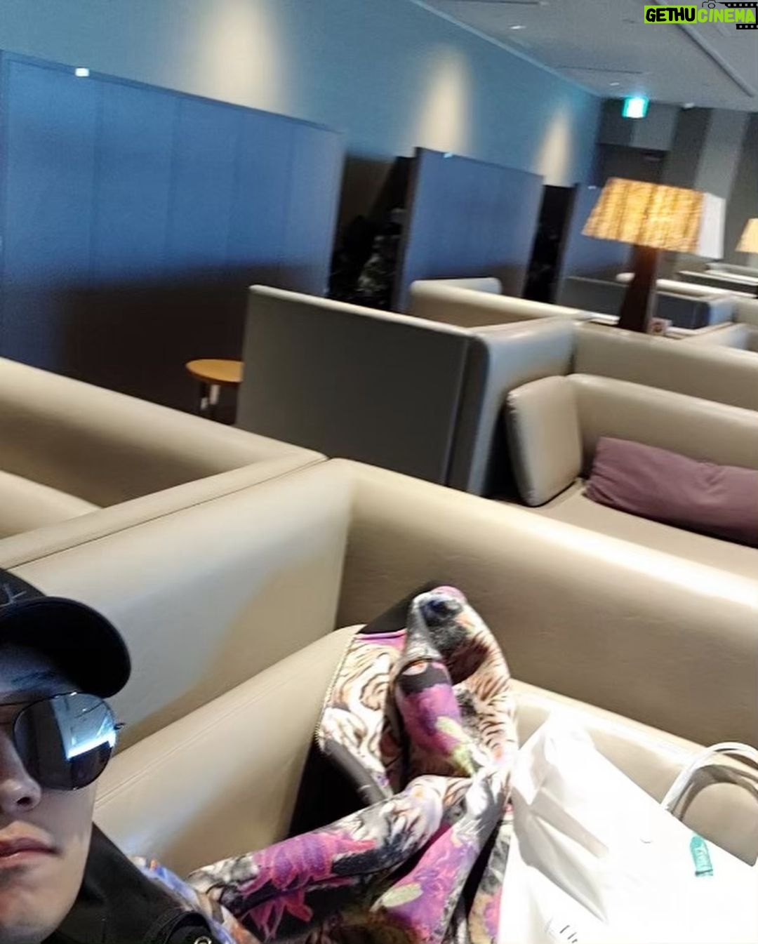Jin Goo Instagram - 일본일정을 마무리 하며... 다음에 또 올께요^^ 감사했습니다~#tokyo #라운지 #superJ
