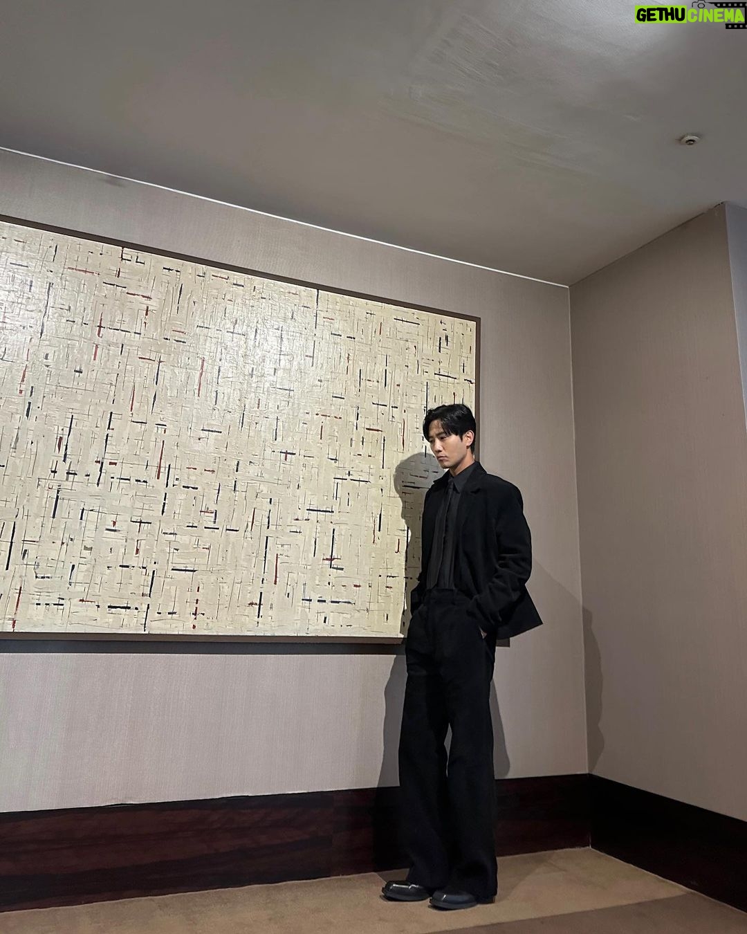Jin Goo Instagram - . “Slow down and enjoy the life” 가끔은 속도를 줄이고 인생을 즐겨 봐요 ⠀ 형사록 10.26 디즈니 플러스 Shadow Detactive 10.26 Disney+ ⠀ #국진한 #형사록 #디즈니플러스 #221026 #shadowdetactive #disney+