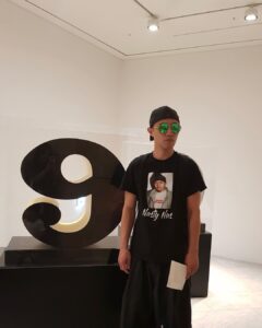 Jin Goo Instagram - #맥주한잔하9 #문화생활중이9 My favourite things to do had a #beer went to #artmuseums