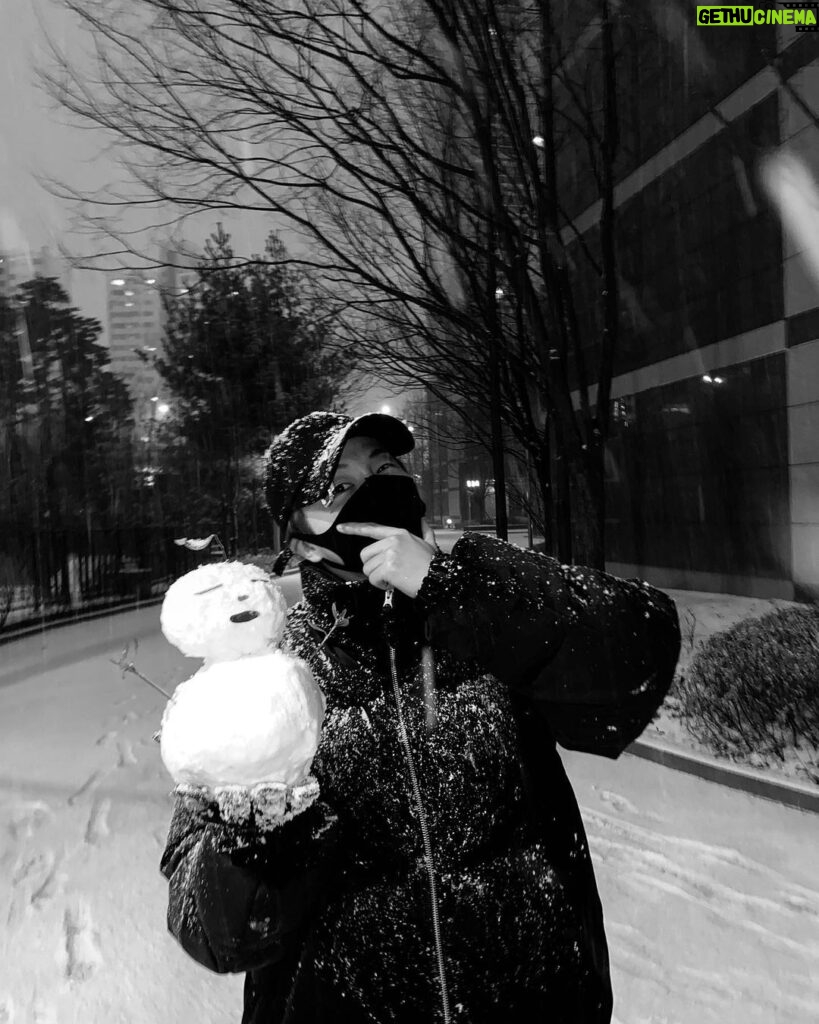 Jinhwan Instagram - 눈이 와 눈 사 람