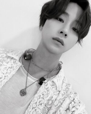Jinhwan Instagram - it was fun🙃
and I miss u iKONIC
 #tiktok
