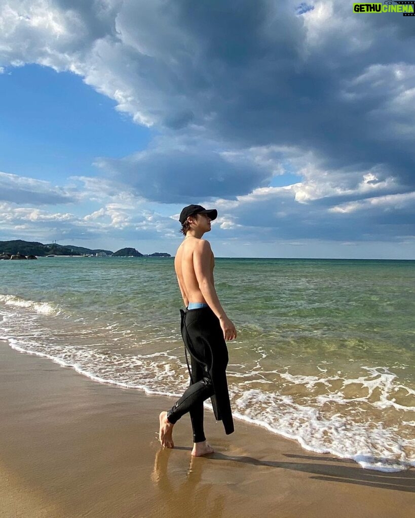 Jinhwan Instagram - 여름은 끝났네😢
