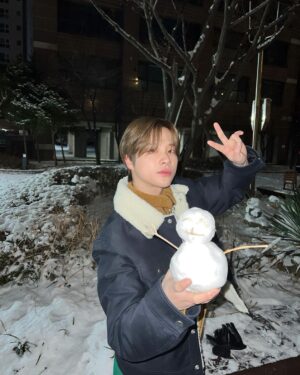 Jinhwan Instagram - 크겐 못 만들겠다⛄️