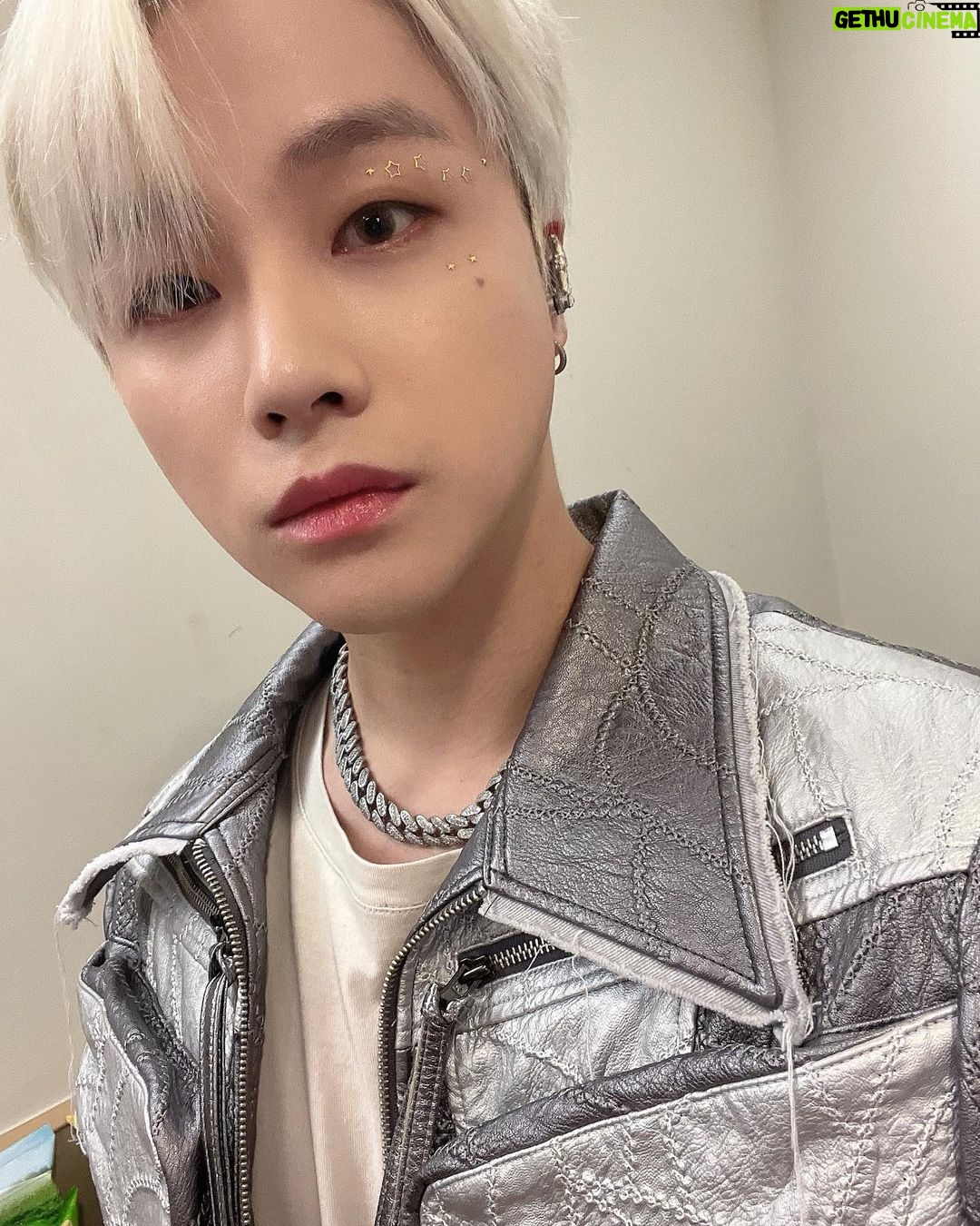 Jinhwan Instagram - 2023 iKON world tour TAKE OFF in Taipei #xiexie 520♥️