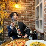 Jinhwan Instagram - be my Ballantine🥃 highball_ 근데 너무 많이 마시진 마 !! ㅡ #광고 #발렌타인하이볼 #우리가깊어지는시간 #TIMEWELLSPENT ㅡ Drink Responsibly 경고: 지나친 음주는 뇌졸중, 기억력손상이나 치매를 유발합니다. 임신 중 음주는 기형아 출생 위험을 높입니다. 제품명: 발렌타인 파이니스트, 발렌타인 7년 버번 피니쉬 제조국: 스코틀랜드 수입업소: ㈜ 페르노리카코리아