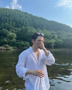 Jinyoung Instagram - 🫰