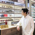 Jirakit Kuariyakul Instagram – @ktoptic.th จัดงานเฉลิมฉลองครบรอบ 40 ปี แบรนด์แว่นตาระดับโลก “Cartier” พร้อมอวดโฉมคอลเลกชั่นลิมิเต็ด อิดิชั่นสุดพิเศษ ที่รวบรวมแว่นกันแดด 3 รุ่นไอคอนิก อย่าง Panthère de Cartier แว่นตาที่สะท้อนถึงความสง่างามของเสือแพนเตอร์ที่เป็นสัญลักษณ์ของเมซง, Signature C de Cartier ที่โดดเด่นด้วยรายละเอียด ‘C DECOR’ บริเวณขาพับและโลโก้แบบโลหะช่วยเพิ่มความสง่างาม และ Première de Cartier ที่นำความงดงามของดีไซน์จากยุค 80s มาออกแบบในสไตล์วินเทจสุดคลาสสิก โดย Iconic Limited Edition Set นี้มีเพียง 1,500 เซ็ตทั่วโลก และมีเพียง 15 เซ็ตในประเทศไทยเท่านั้น
#TeamKToptic 
#CartierEyewearTh 
#freeflowpr Mega Bangna