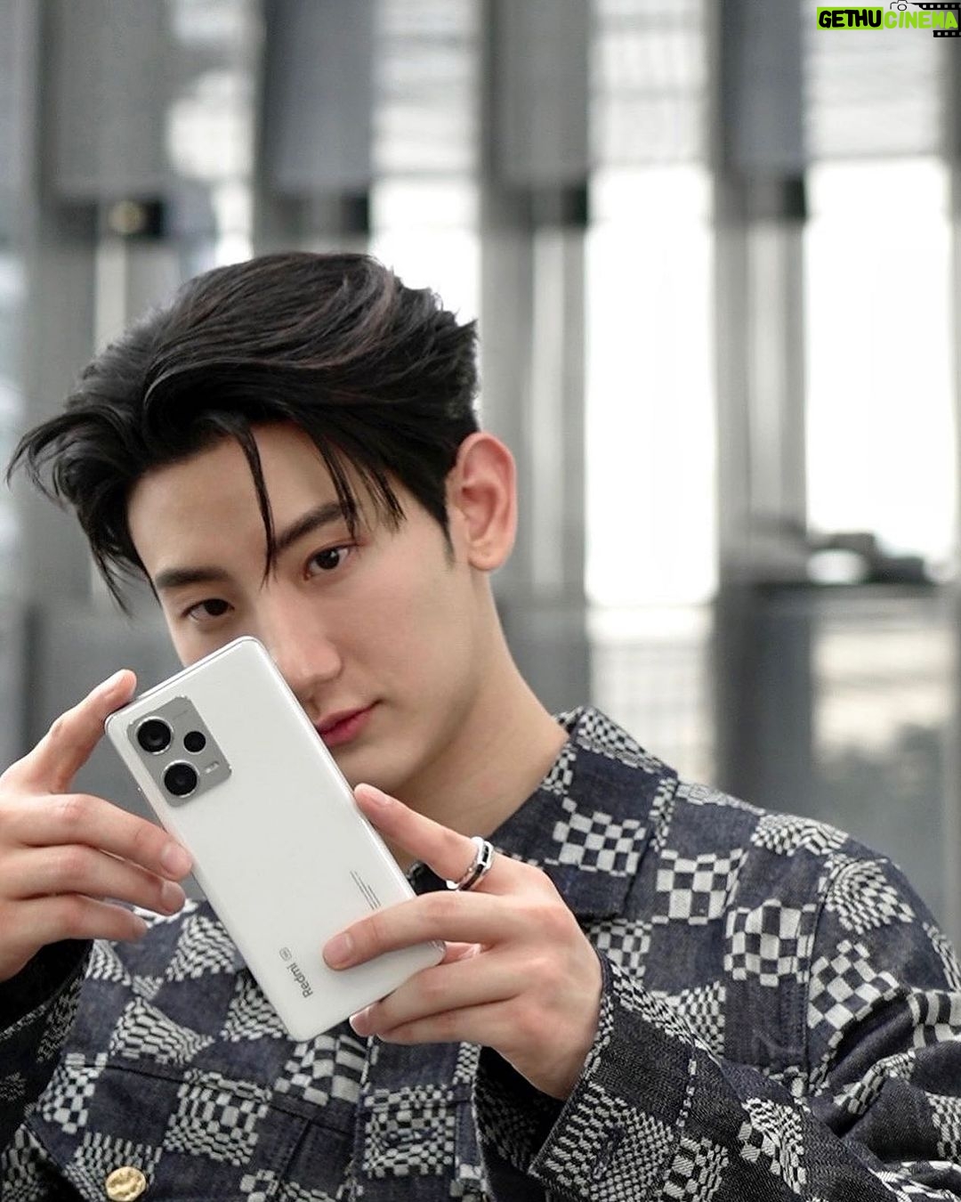 Jirakit Kuariyakul Instagram - New Redmi Note 12 Pro+ 5G นวัตกรรมใหม่โดย MediaTek Dimensity 1080 ! มาพร้อมกล้องความละเอียดสูง 200MP ให้คุณเติมชีวิตให้มีสัสันได้ในราคาเพียง 13,990 บาท จาก 14,990 โปรโมชั่นตั้งแต่วันนี้ - 14 ก.ค. 66 นี้เท่านั้น! ดูรายละเอียดเพิ่มเติมได้ที่ @xiaomi.thailand #LiveVivid #RedmiNote12ProPlus5G #MediaTek #PoweredbyMediaTek