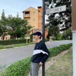 Jirakit Kuariyakul Instagram - ถ้าเบื่อพิงเสา มาพิงเราได้นะครับ
