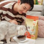 Jirakit Kuariyakul Instagram – น้องเทาเทาไม่ใช่แมว…แต่เป็นเจ้านายผมครับ 😅

ทาสอย่างเราต้องหาสิ่งที่ดีที่สุดให้เจ้านายอยู่แล้ว
นี่เลยครับ #อาหารแมวสมาร์ทฮาร์ทโกลด์ 
ของดีมีประโยชน์ เพราะมีส่วนผสมหลักอันดับ 1
เป็นโปรตีนจากเนื้อสัตว์ชนิดเดียว
ลดความเสี่ยงการแพ้โปรตีนจากเนื้อสัตว์ชนิดอื่น
เทาเทาทานแล้วสุขภาพแข็งแรง ขนนุ่มมม ตัวแน่นขึ้น
และที่สำคัญมีสารสกัดจากยักคา ที่ช่วยในเรื่องของการลดกลิ่นมูลอีกด้วยครับ เรียกว่าสุขภาพดีจากภายในสู่ภายนอกกันเลยคร้าบบบบ

⭐ พิเศษ ซื้อ สมาร์ทฮาร์ท โกลด์ ครบ 900 บาท
ได้บ้านลับเล็บแมวแบบเทาเทาฟรี! 1 ชิ้น (คละสี) มูลค่า 590.- 
📆 ตั้งแต่วันที่ 29 พ.ค. 66 – 19 มิ.ย. 66 หรือจนกว่าสินค้าจะหมด

📌 โปรฯ นี้มีทางร้านค้าทางการออนไลน์ที่ PCG Shop Online , Shopee , Lazada

สมาร์ทอาร์ท โกลด์ ยังสามารถหาซื้อได้ที่ ร้าน Pet Shop ทั่วไป 7-Eleven Lotus’s Makro และ Pet Us นะค้าบ 😉 

#SmartHeartGoldCat #ขนนุ่มตัวแน่นแบบสุขภาพดี